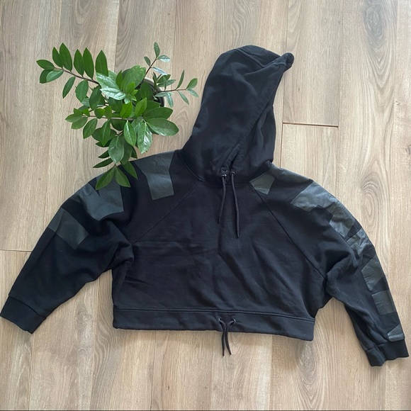 IVY PARK Tops - IVY PARK Black Cropped Sweater/ Hoodie